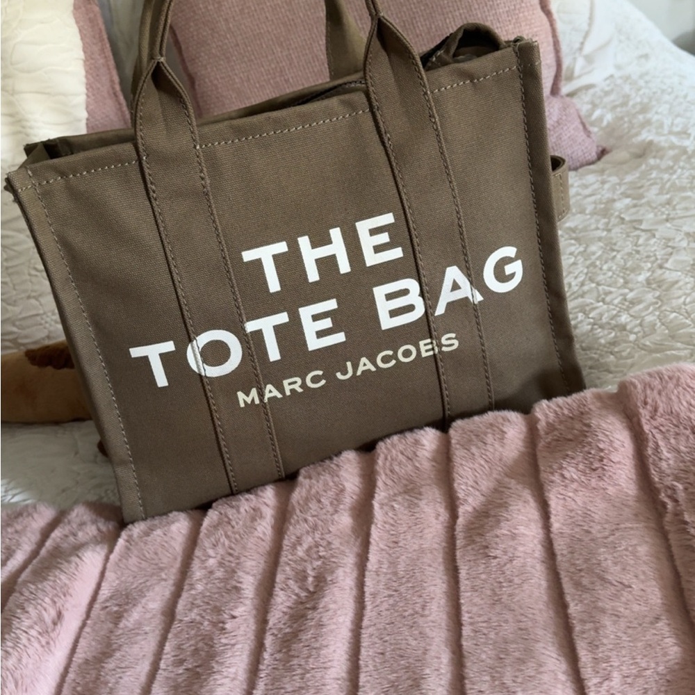 DO NOT BUY Marc Jacobs Brown Tote Bag listing for yazzy - Picture 3 of 9